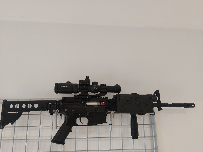 Afbeelding 1 van A&K NS15 Full Metal M4 RIS Airsoft AEG Rifle