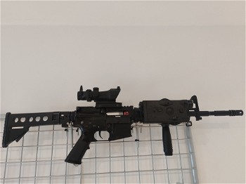 Afbeelding 2 van A&K NS15 Full Metal M4 RIS Airsoft AEG Rifle