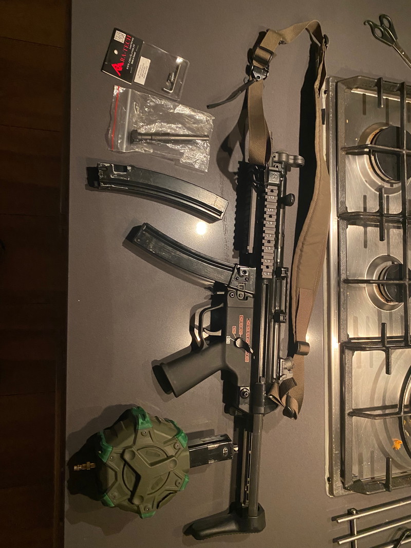 Afbeelding 1 van GBB MP5 met 2 mags en drum mag