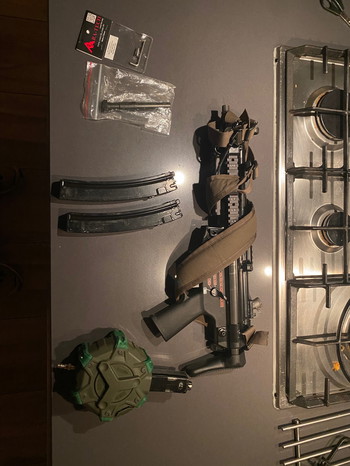 Afbeelding 2 van GBB MP5 met 2 mags en drum mag