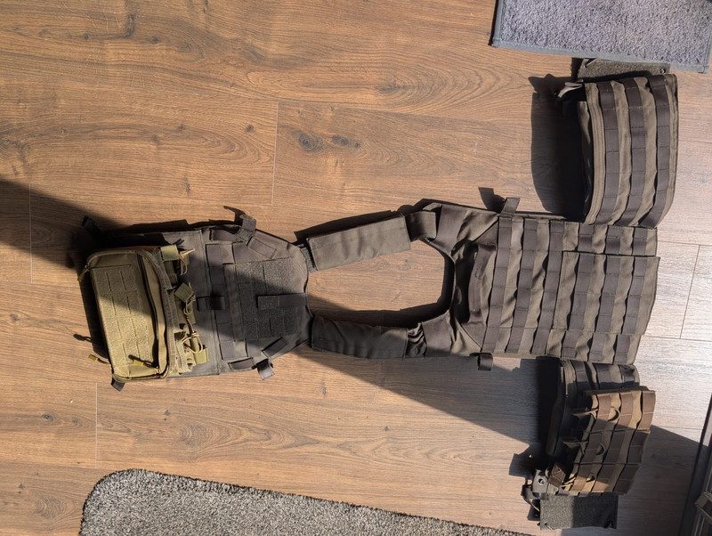 Bild 1 für Invader Gear Tac Vest met Side insert en Pouches