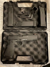 Bild für SSP1 met 3 mags, 90x CO2 capsules en accessoires (holtster, bb's, ...)