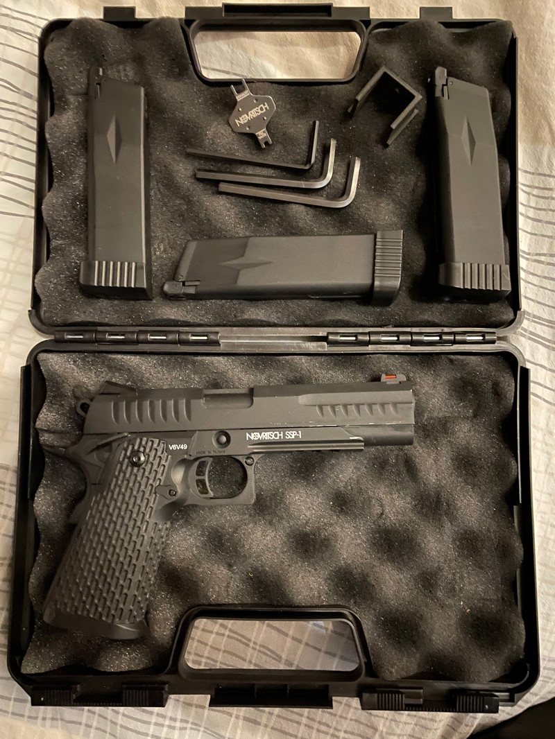 Imagen 1 de SSP1 met 3 mags, 90x CO2 capsules en accessoires (holtster, bb's, ...)