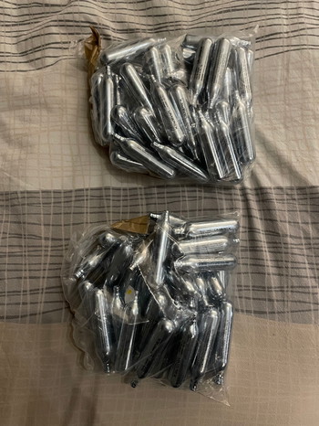Imagen 4 de SSP1 met 3 mags, 90x CO2 capsules en accessoires (holtster, bb's, ...)