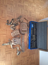 Afbeelding van Gun AEG Colt M4A1 Silent Ops TAN QSC Cyb