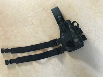 Afbeelding 2 van Pistol leg holster | Quick draw met magpouch | black camo