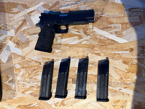 Imagen para Hi-Capa + 4 mags