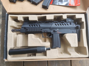 Bild für WE SMG 8 MP7 GBB met  5 HPA tapped magazines