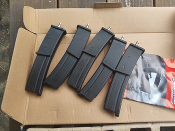 Bild 2 für WE SMG 8 MP7 GBB met  5 HPA tapped magazines