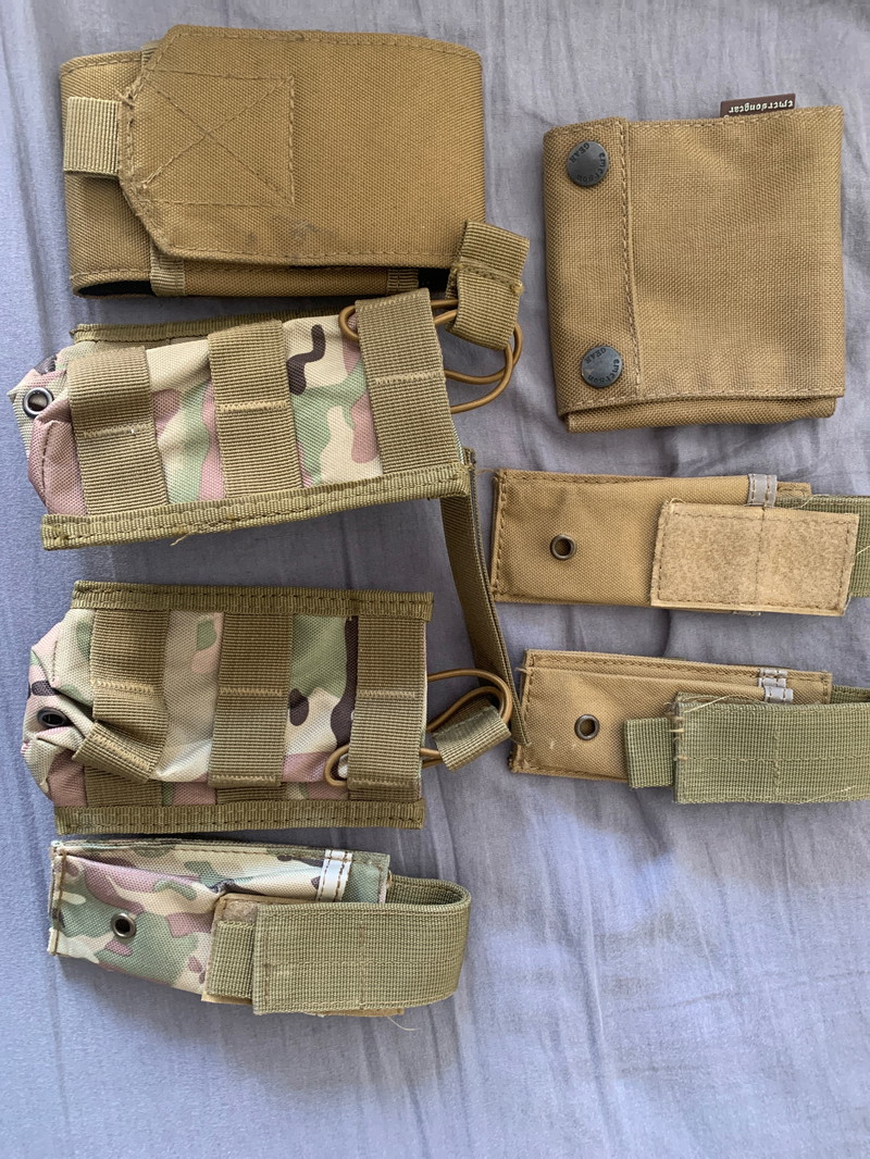 Image 1 for Diverse multicam en tan pouches