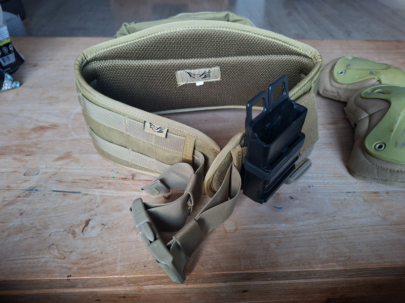Afbeelding 1 van Belt, dump pouche, side holster, knee protectors