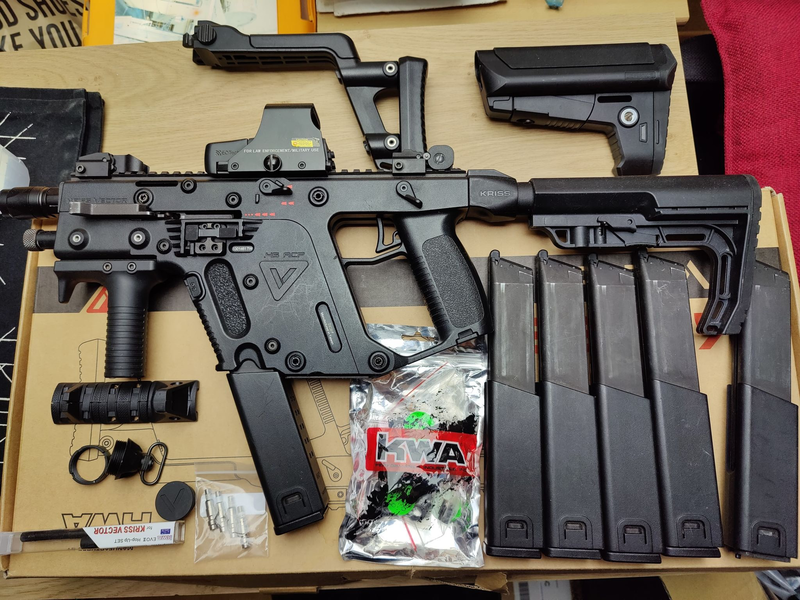 Image 1 pour KWA Kriss Vector + 6 mags + accessories