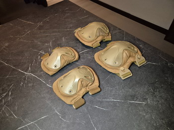 Bild 2 für Emerson Gear Tactical Knee en Elbow pas | Tan