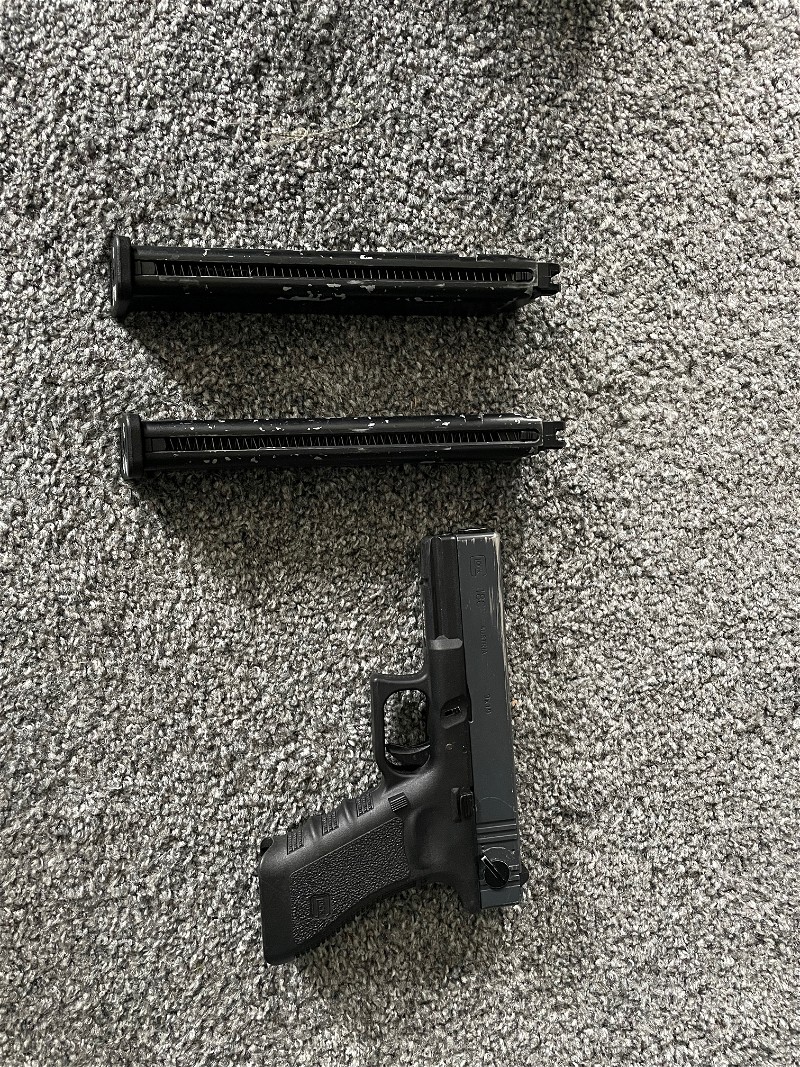 Image 1 pour Glock 18c met 2  extended mags