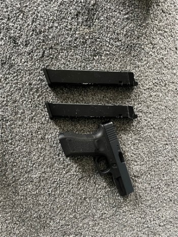 Image 2 pour Glock 18c met 2  extended mags