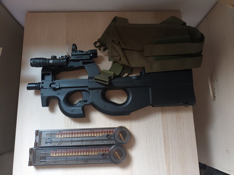 Image 1 for Cyma p90 met pouches en 2 mags.