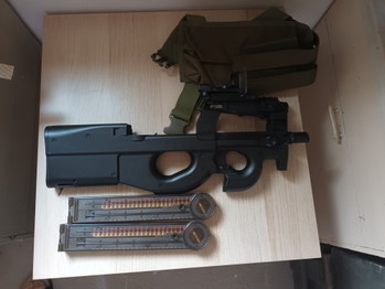 Image 2 for Cyma p90 met pouches en 2 mags.