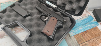 Afbeelding 3 van !VERKOCHT! Pistol case te koop met een gratis Army Armament mini 1911 (R45A1) erbij