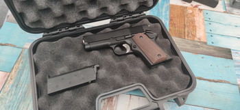 Afbeelding 4 van !VERKOCHT! Pistol case te koop met een gratis Army Armament mini 1911 (R45A1) erbij