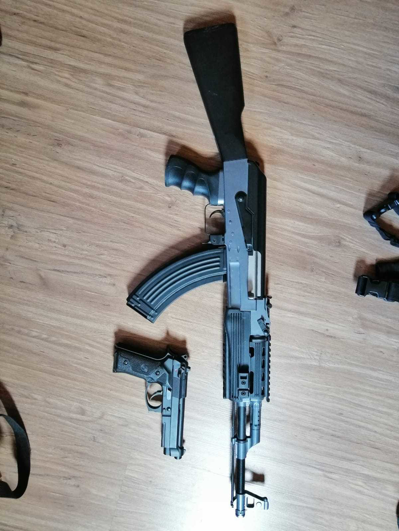 Afbeelding 1 van Starter AK47 + pistol