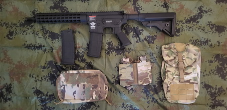 Afbeelding van G&G M4 with upgrades and pouches