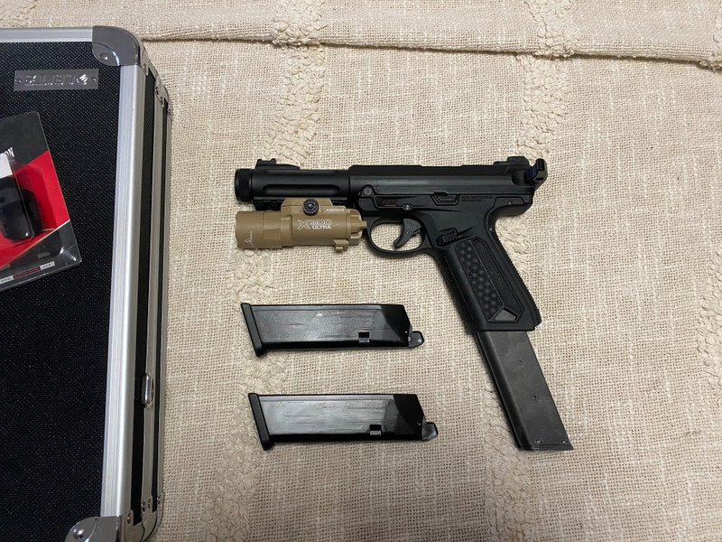 Image 1 for AAP-01 met 2mags 1extra lange mag en carry case