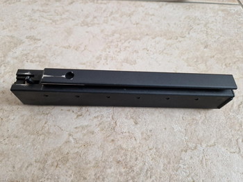 Afbeelding 4 van De Cybergun Thompson M1A1 GBB in originele doos. Vraagprijs 275 Euro.