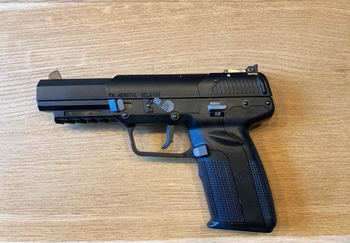 Afbeelding 2 van FN Five-seveN