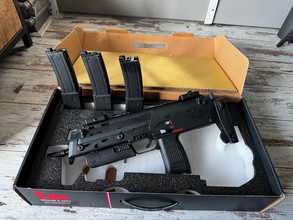 Afbeelding van Umarex MP7 GBB met 3 magazijnen