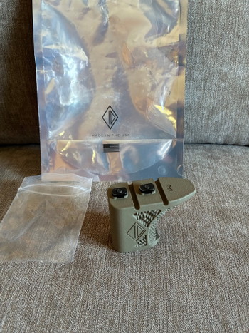 Image 2 for Irregular Defense MHS V2 CC handstop FDE