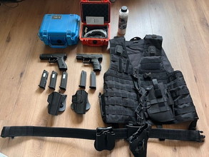 Image pour Te koop wegens beëindiging hobby - 1x Umarex Glock 17 Gen 5 en 1x Umarex Walter PPQ GBB met accessoires