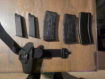 Bild 4 für Compleet repliaset ICS ICS CXP-MARS Carbine MTR Stock / CS HERA ARMS CQR / Umarex Glock 17 Gen4 / Strataim Epsilon Impact Grenade + veel accessoires