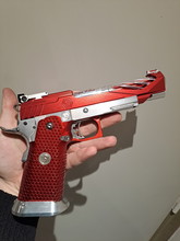 Bild für Custom silver and red hi capa