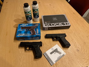 Bild für Glock 17 Gen5 MOS CO2 6mm blowback + Walther P99 CO2 6mm blowback + (2x) 3300 6mm BB's