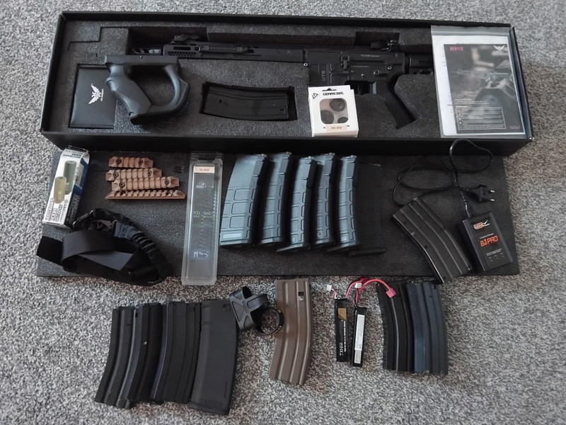 Image 1 for DE UTR 556 Falcon 3.0 systeem met 13 mags en andere toebehoren