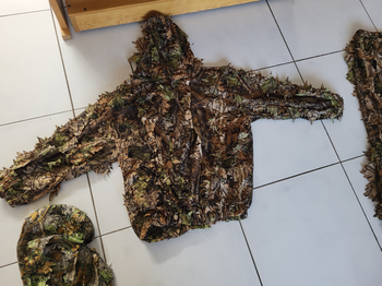 Afbeelding 3 van Ghilliesuit compleet 3D maple leaf camo