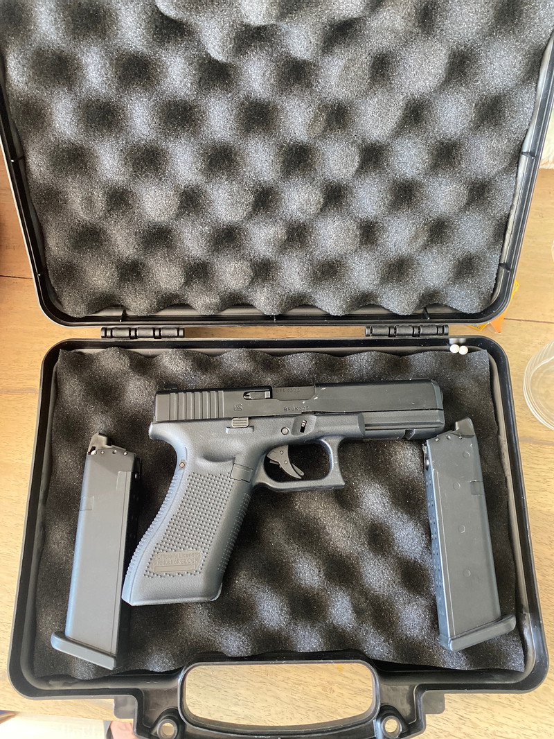 Image 1 for Te koop Glock gen 5 met 2 magazijn en koffer