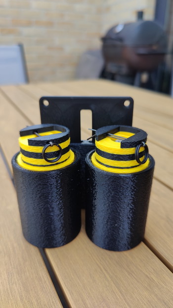 Image 4 for Airsoft hand grenade + grenade holder Molle