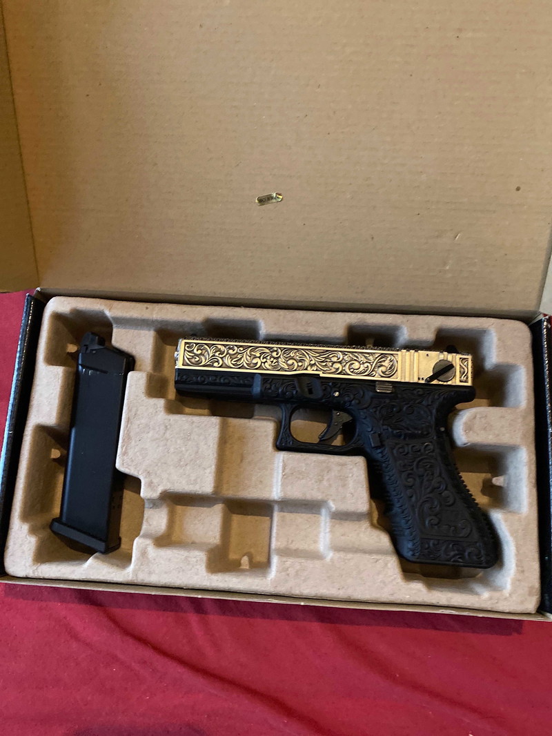 Image 1 for WE Glock 18c Gilded Incl. 2 mags