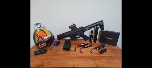 Image for Full custom Arp 556 V2S + dye masker en extra's!
