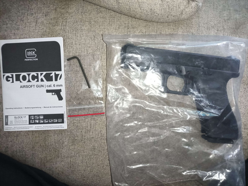 Afbeelding 1 van Glock 17 Gen. 5 Airsoft mit Metallschlitten GBB 6mm schwarz