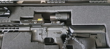Image 2 for Trident MK2 SPR/PDW bundle Black met scoop, front grip en 1 punts sling. geweer koffer er ook bij.