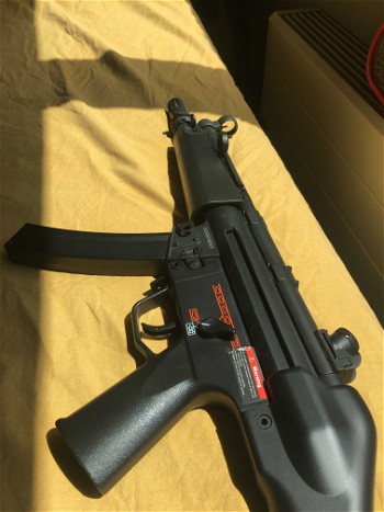 Afbeelding 3 van Nieuwe JG MP5 AEG incl. red dot, NiMh accu,hicap mag & oplader