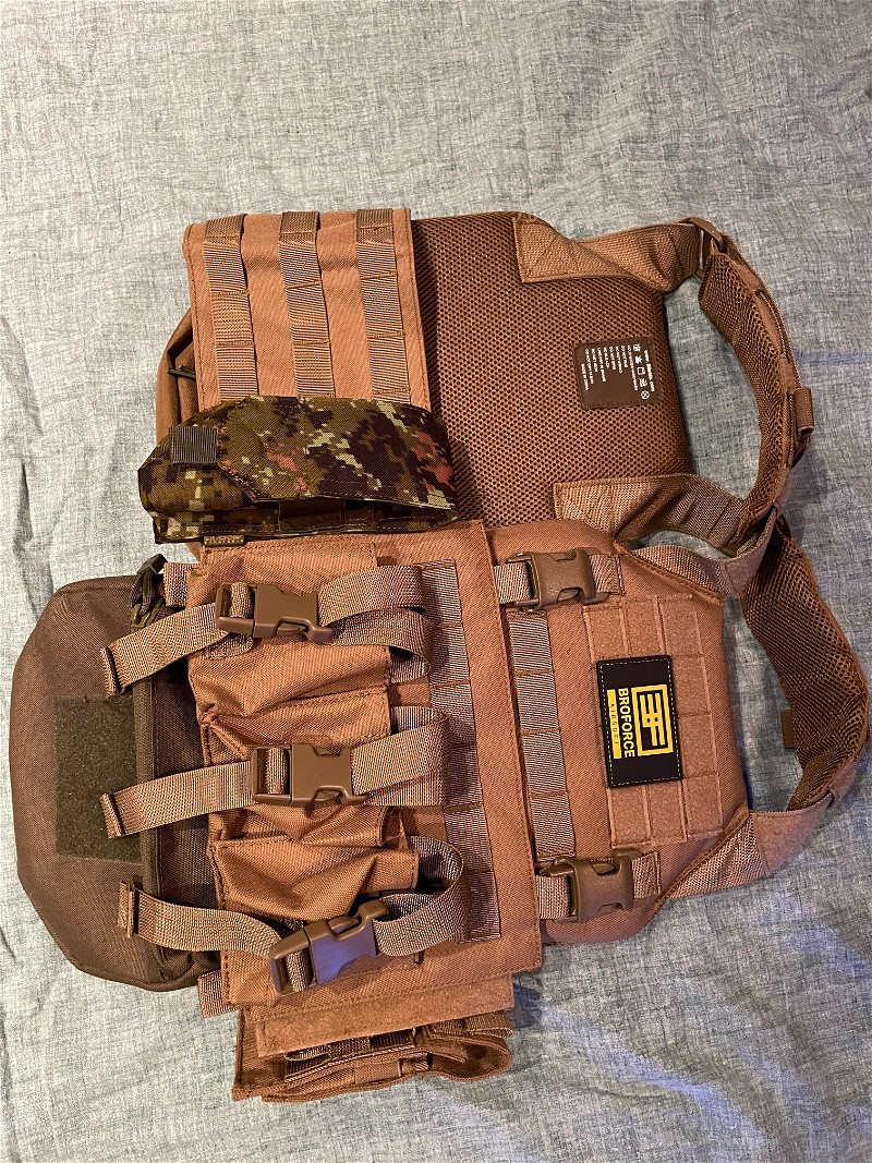 Image 1 for 8Fields Plate carrier Tan met extra's