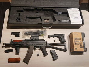 Afbeelding van Cyma AKS-74U met 6 midcaps en accessories