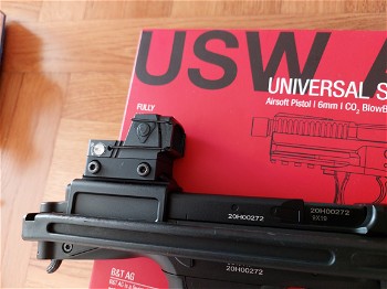 Image 2 for USW A1 GBB + 2 Mags + Red Dot + Flashlight