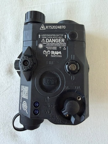 Image 2 for NABV-gecertificeerde PEQ-15UHP - rode laser/zaklamp combo (Ram Tactical) - praktisch nieuwstaat