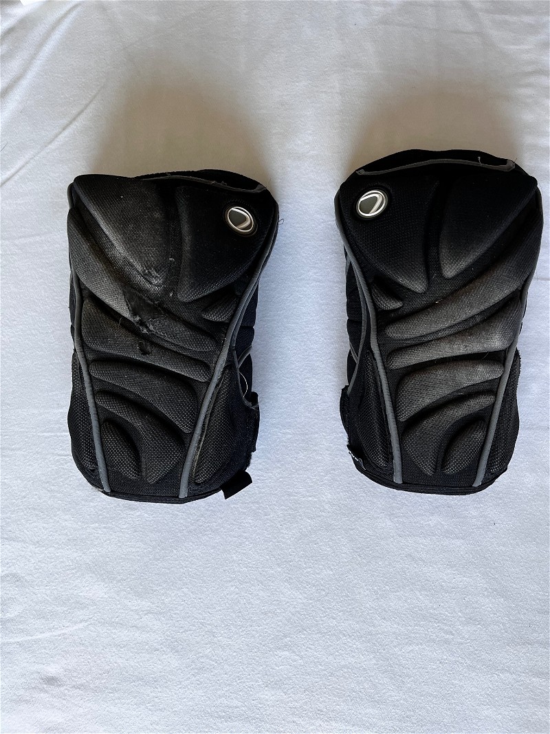 Image 1 for Dye knee pads
