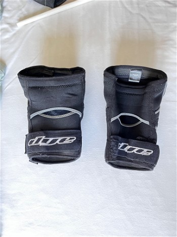 Image 2 for Dye knee pads