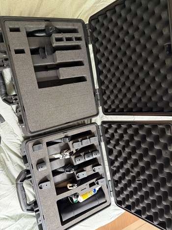Bild 2 für Complete set airsoftwapens, inclusief opbergboxen en extra magazijnen